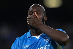 都体：卢卡库在那不勒斯最后一场友谊赛中受伤，离场时一瘸一拐