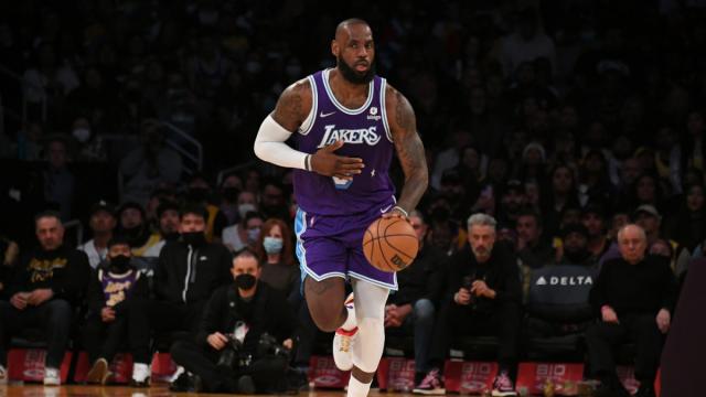 詹皇在末节显出老态 乐观心态也难助湖人创造奇迹