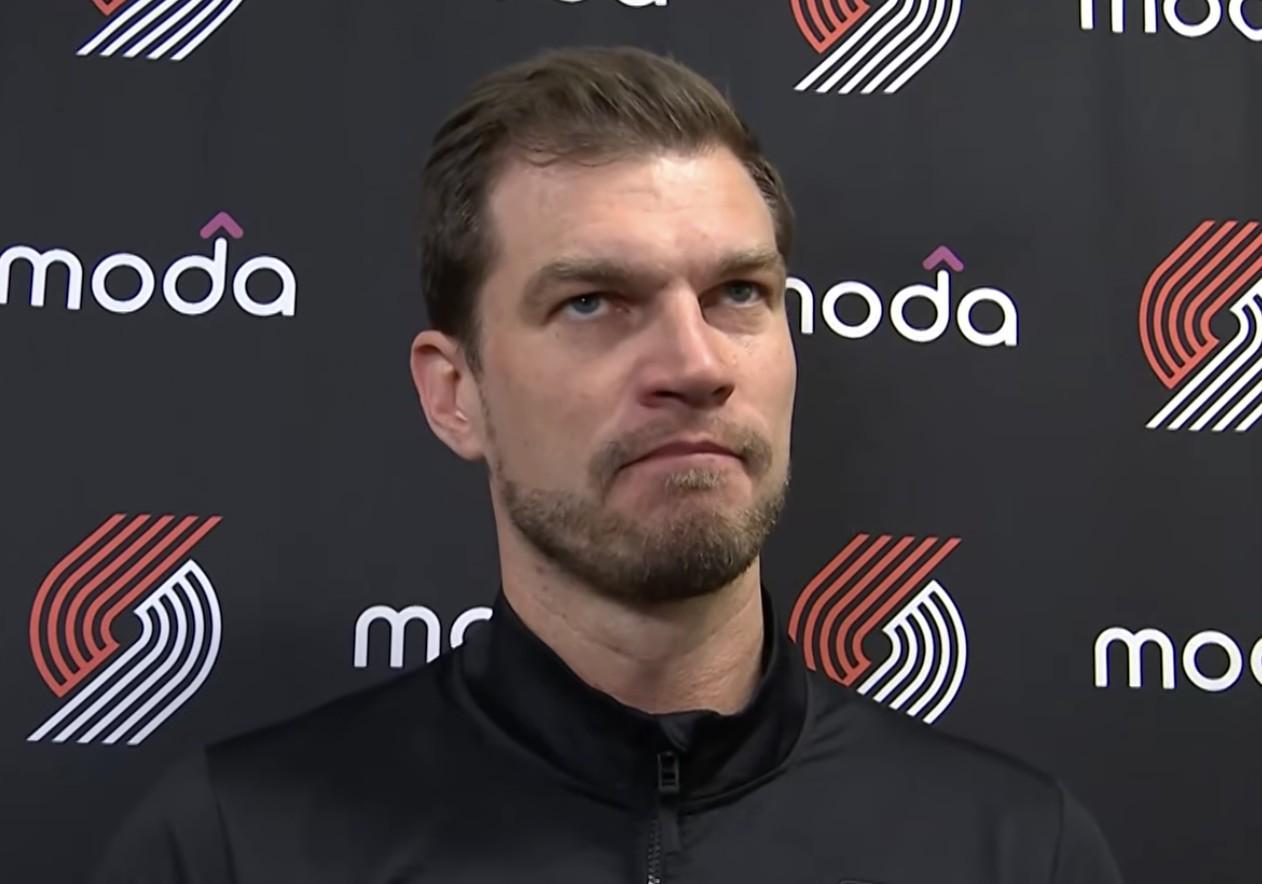 华体会平台网址-斯普利特：杨瀚森身体上正在变得更好，但很多方面还需要提高