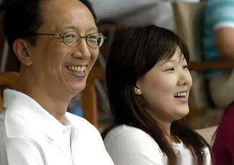 华体会平台网址-恩爱24年抵不过现实！74岁梁锦松衰老明显，48岁伏明霞仍貌美如花|婚姻|人生|岁月|两人|圈层_新浪娱乐_新浪新闻